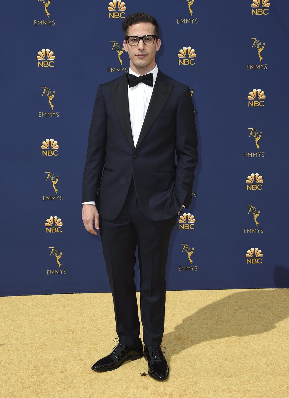 Andy Samberg en la alfombra roja de los Emmy 2018