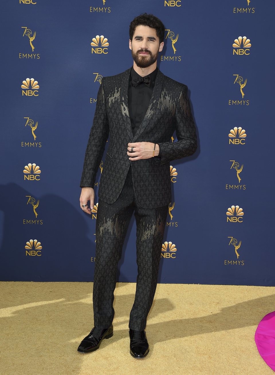 Darren Criss en la alfombra roja de los Emmy 2018