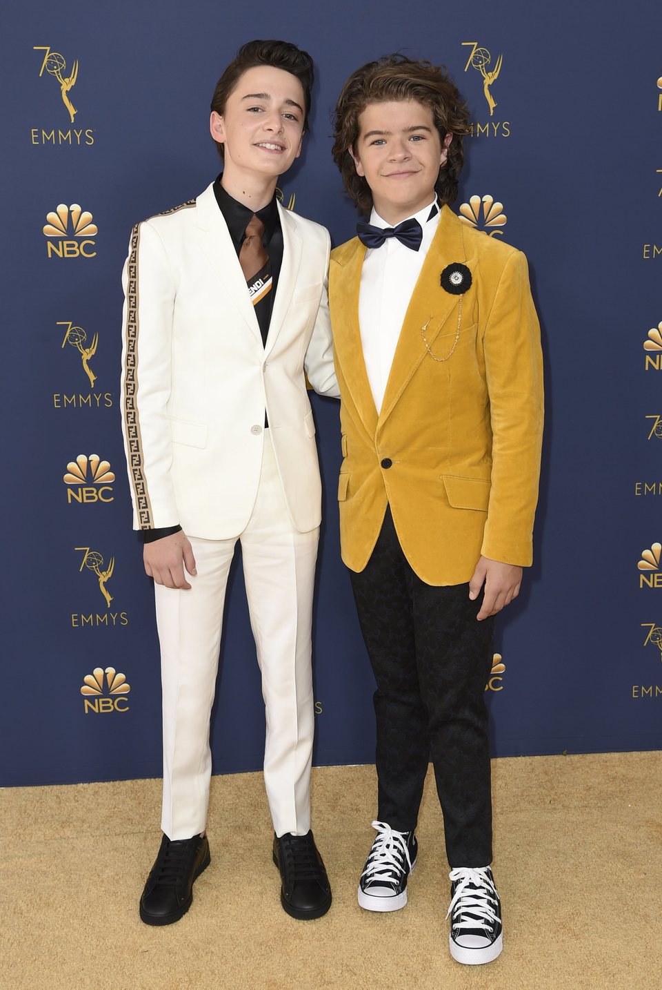 Gaten Matarazzo y Noah Schnapp en los Emmy 2018