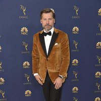 Nikolaj Coster-Waldau en la alfombra roja de los Emmy 2018