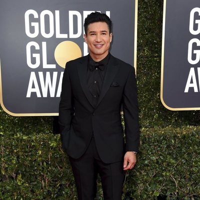 Mario Lopez en la alfombra roja de los Globos de Oro 2019