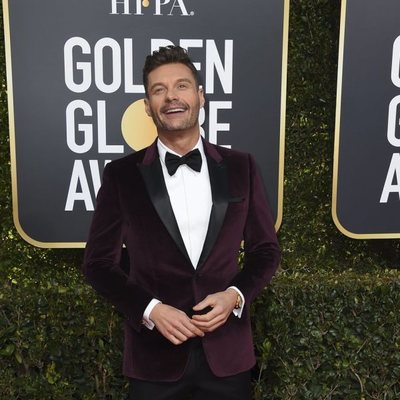 Ryan Seacrest en la alfombra roja de los Globos de Oro 2019