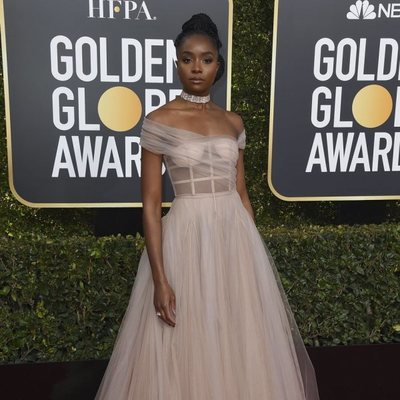 Kiki Layne en la alfombra roja de los Globos de Oro 2019