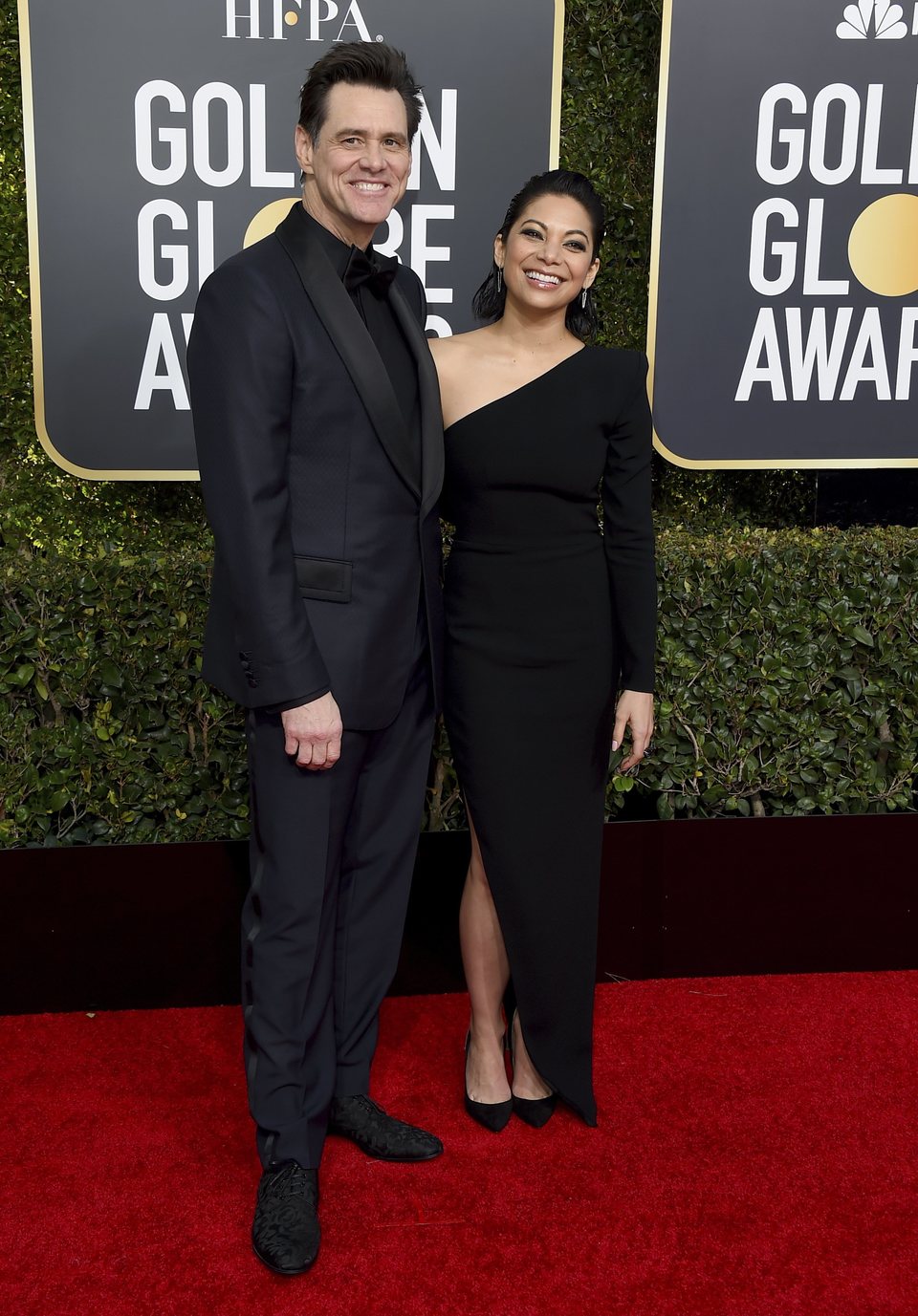 Jim Carrey y Ginger Gonzaga en la alfombra roja de los Globos de Oro 2019