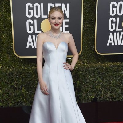 Dakota Fanning en la alfombra roja de los Globos de Oro 2019