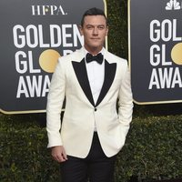 Luke Evans en la alfombra roja de los Globos de Oro 2019