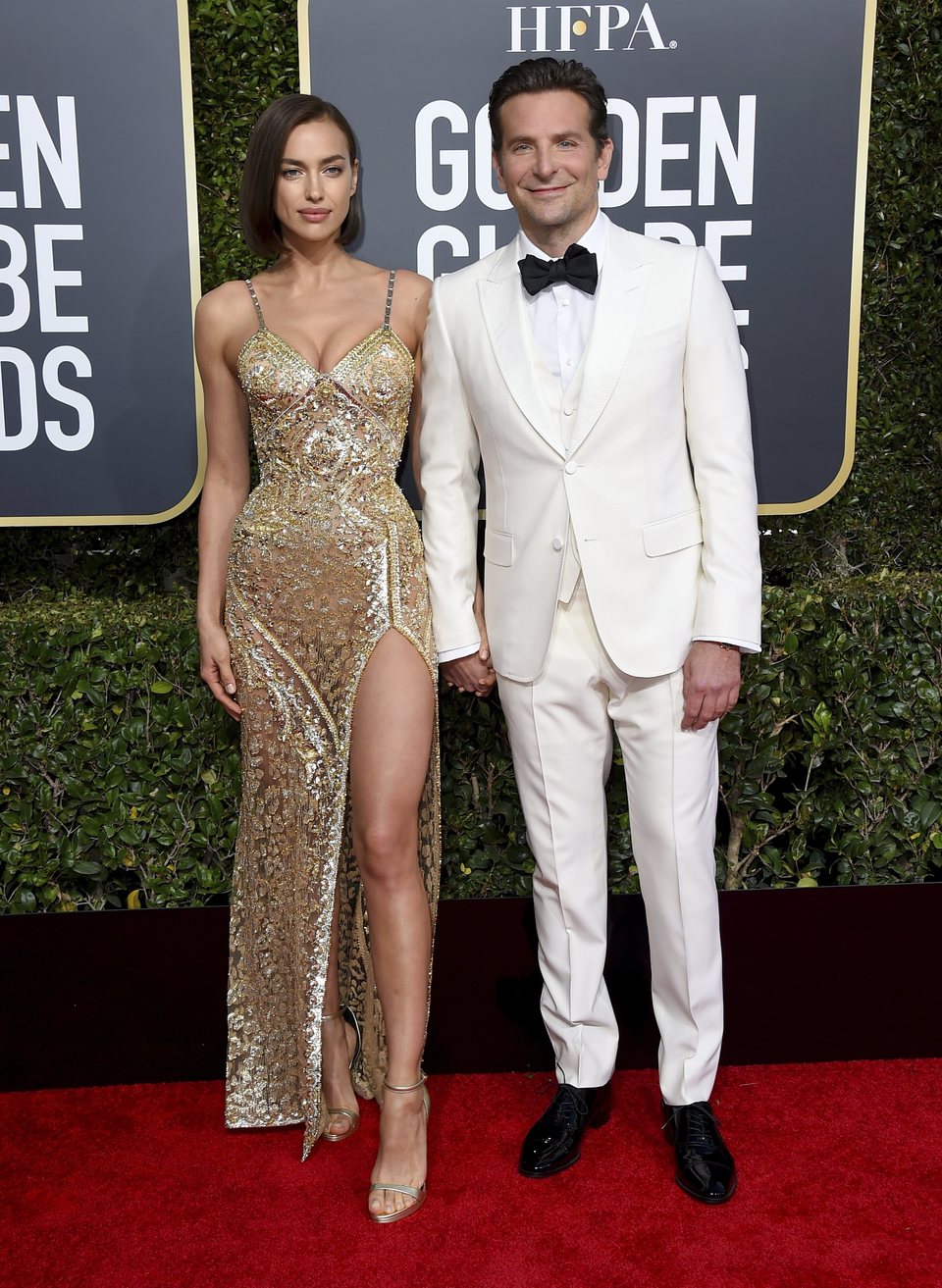 Bradley Cooper y Irina Shayk en la alfombra roja de los Globos de Oro 2019