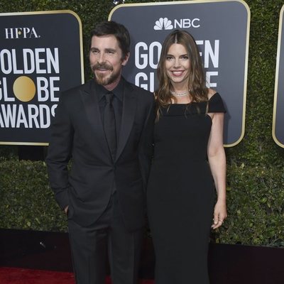 Christian Bale y Sibi Blazic en la alfombra roja de los Globos de Oro 2019