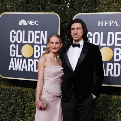 Adam Driver y Joanne Tucker en la alfombra roja de los Globos de Oro 2019