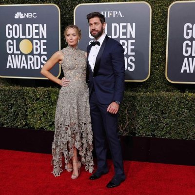 John Krasinski y Emily Blunt en la alfombra roja los Globos de Oro 2019