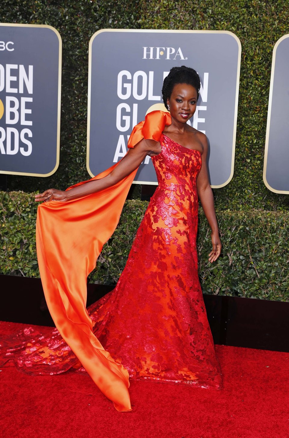 Danai Gurira en la alfombra roja de los Globos de Oro 2019