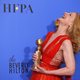 Patricia Clarkson posa con su Globo de Oro