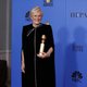 Glenn Close posa con su Globo de Oro