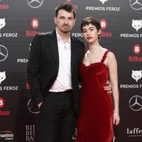 Greta Fernández y Ramón Salazar en la alfombra roja de los Premios Feroz 2019