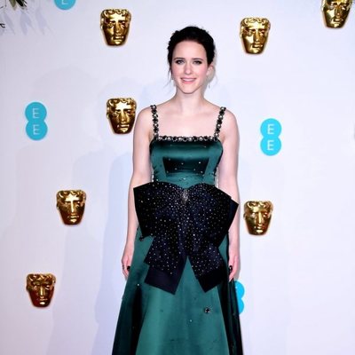 Rachel Brosnahan en la alfombra roja de los BAFTA 2019