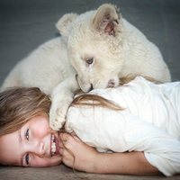 Mia y el león blanco