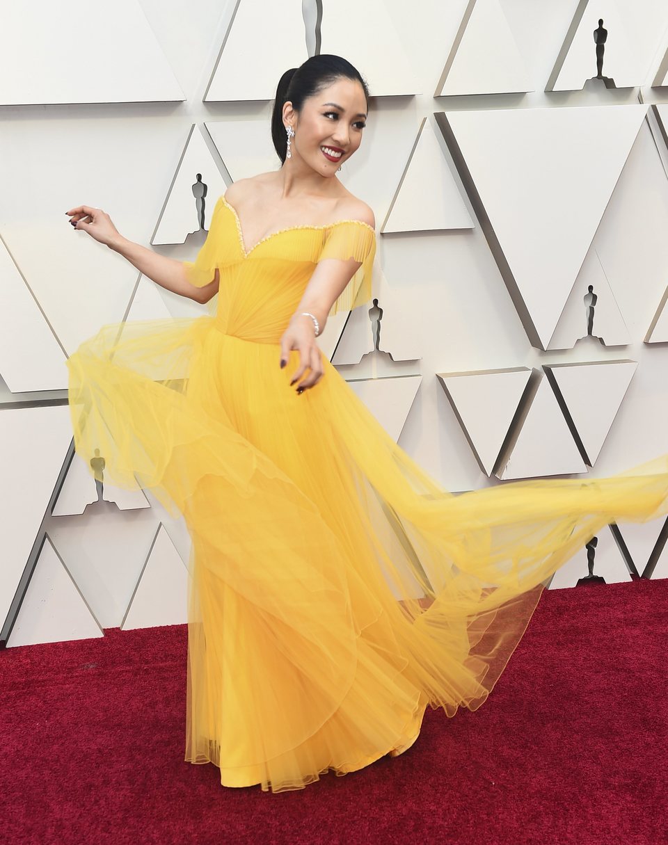 Constance Wu en la alfombra roja de los Oscar 2019