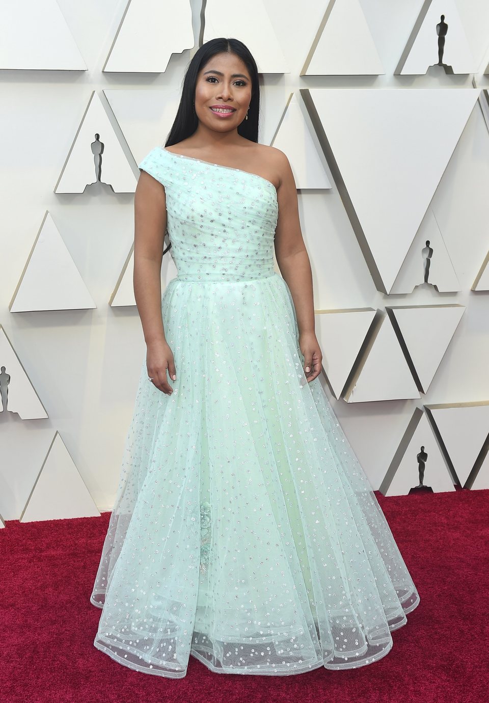 Yalitza Aparicio en la alfombra roja de los Oscar 2019