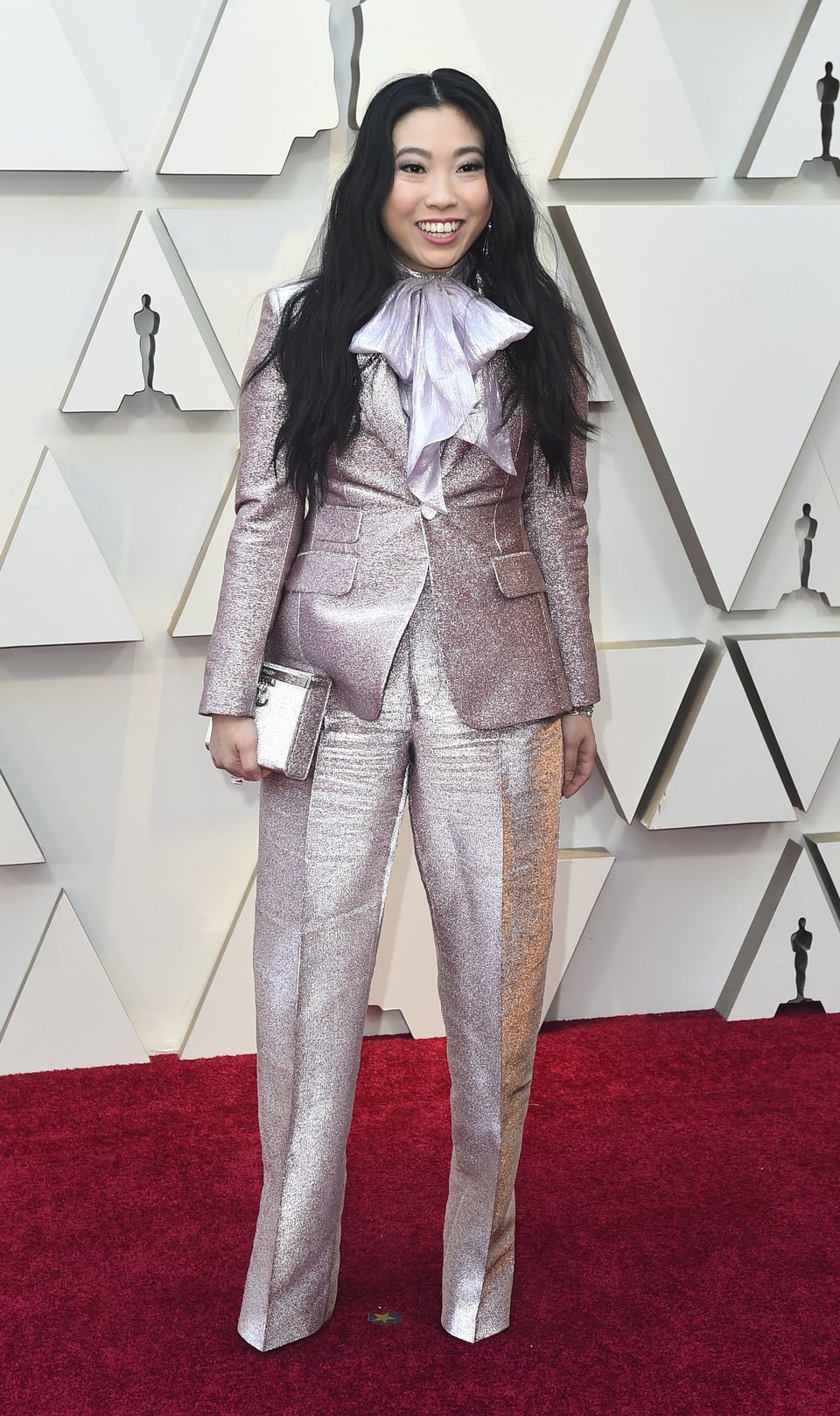 Awkwafina en la alfombra roja de los Oscar 2019