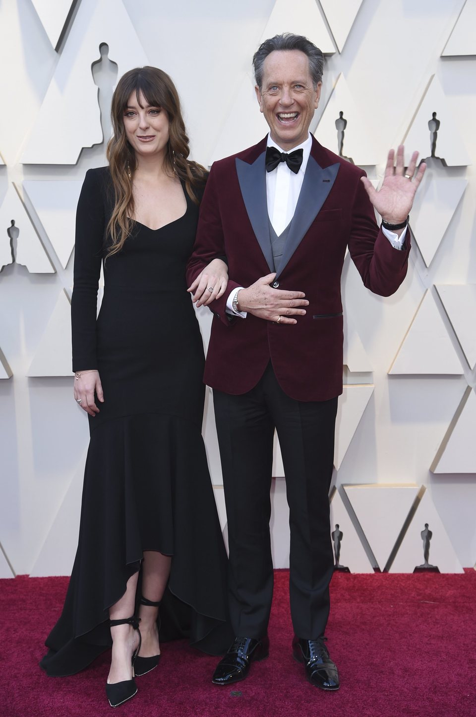 Richard E. Grant y Olivia Grant en la alfombra roja de los Oscar 2019