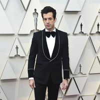 Mark Ronson en la alfombra roja de los Oscar 2019