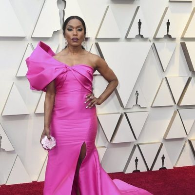 Angela Bassett en la alfombra roja de los Oscar 2019