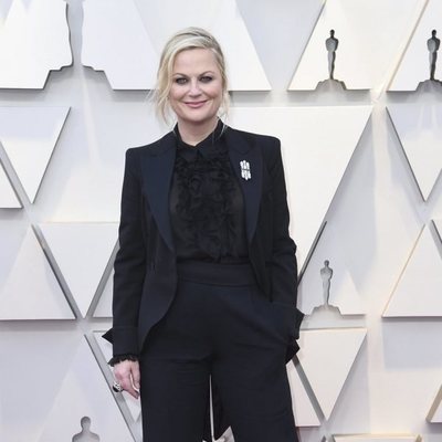 Amy Poehler en la alfombra roja de los Oscar 2019