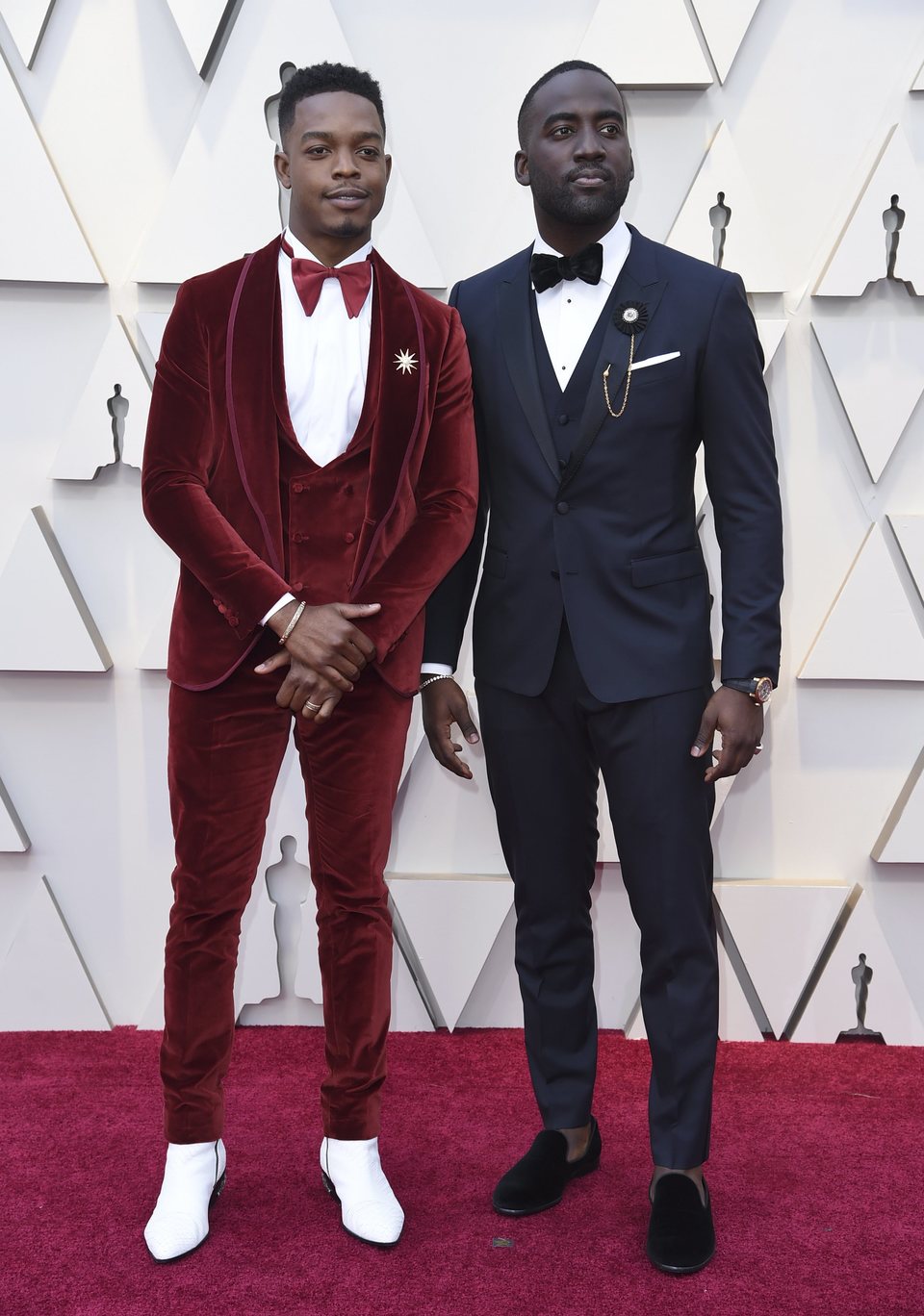 Stephan James y Shamier Anderson en la alfombra roja de los Oscar 2019