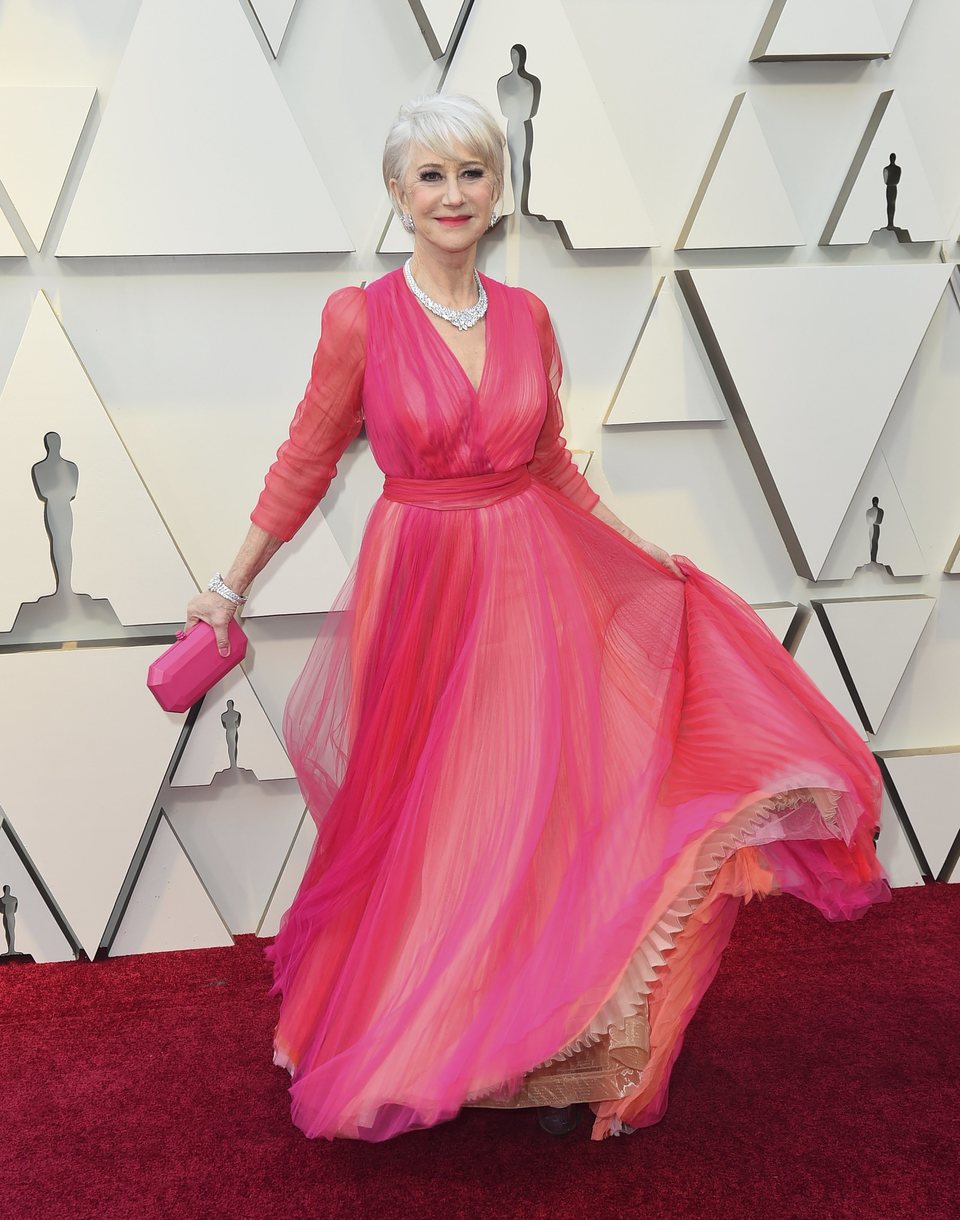 Helen Mirren en la alfombra roja de los Oscar 2019