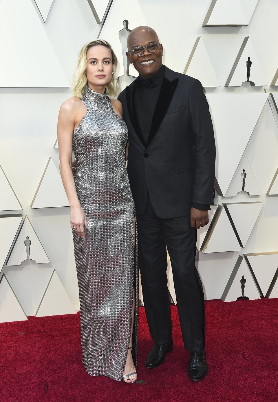 Brie Larson y Samuel L. Jackson en la alfombra roja de los Oscar 2019