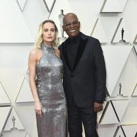 Brie Larson y Samuel L. Jackson en la alfombra roja de los Oscar 2019