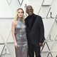 Brie Larson y Samuel L. Jackson en la alfombra roja de los Oscar 2019