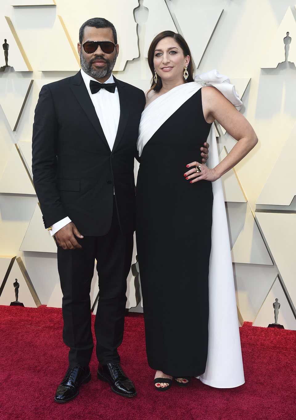 Jordan Peele y Chelsea Peretti en la alfombra roja de los Oscar 2019