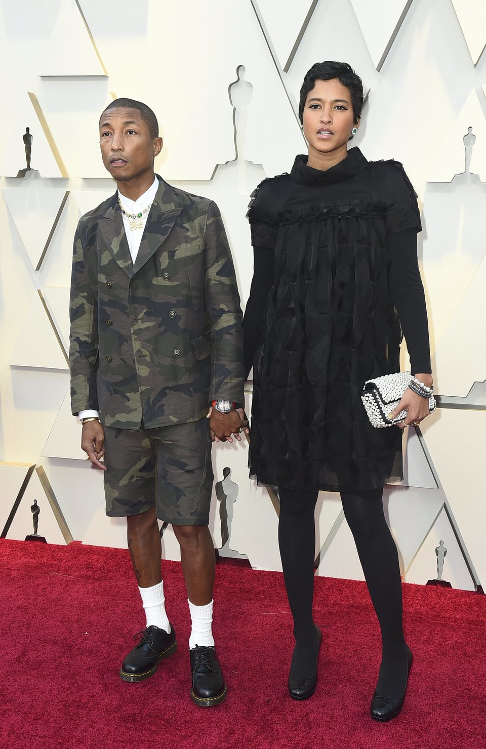 Pharrell Williams y Helen Lasichanh en la alfombra roja de los Oscar 2019