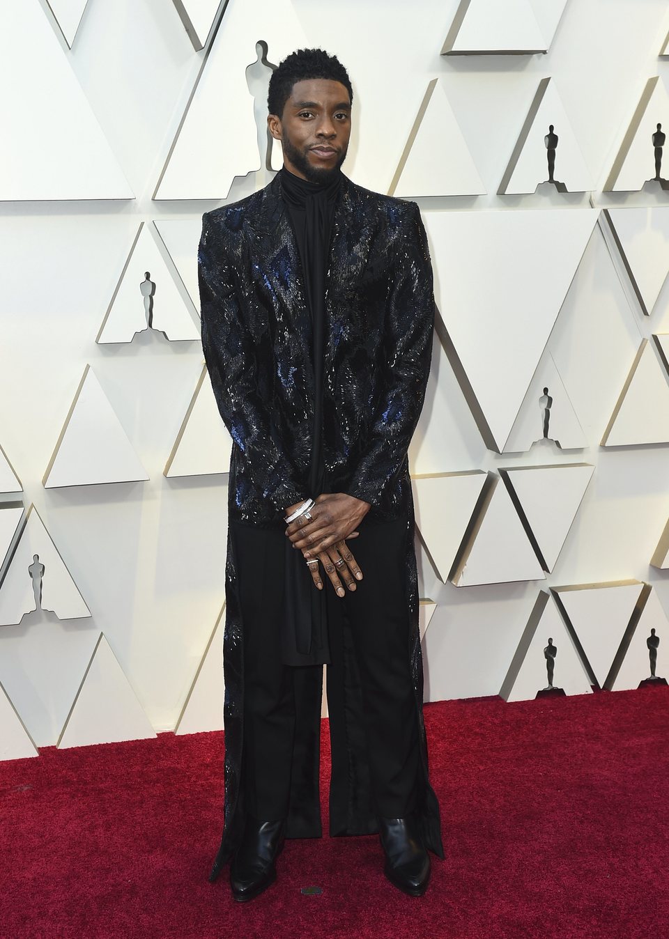 Chadwick Boseman en la alfombra roja de los Oscar 2019