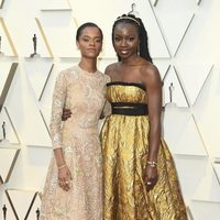 Letitia Wright y Danai Gurira en la alfombra roja de los Oscar 2019