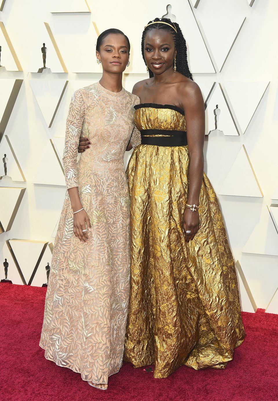 Letitia Wright y Danai Gurira en la alfombra roja de los Oscar 2019