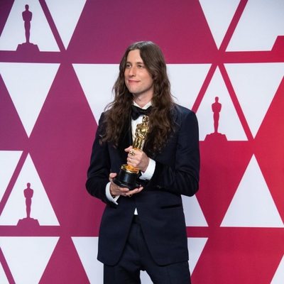 El ganador del Oscar a mejor banda sonora por 'Black Panther' posa con su Oscar