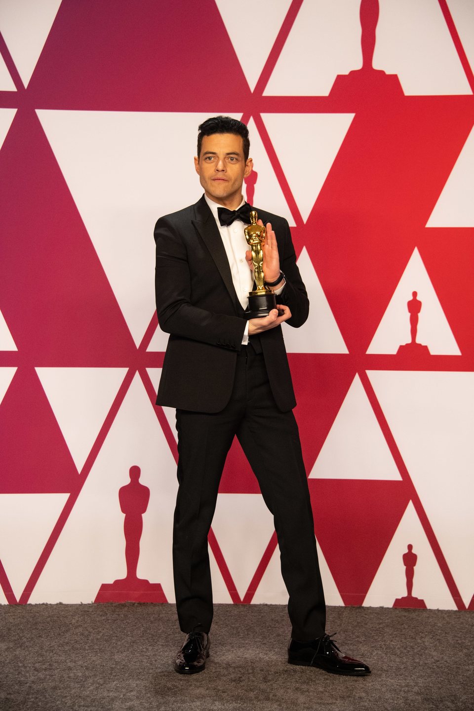 Rami Malek posa con su Oscar