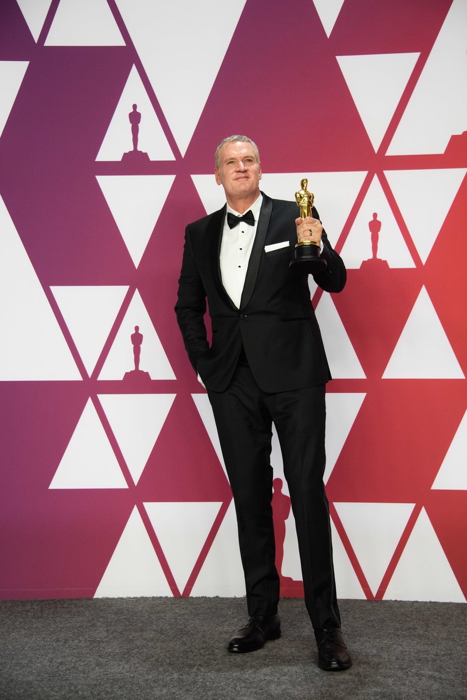 El ganador del Oscar a mejor montaje por 'Bohemian Rhapsody' posa con su Oscar