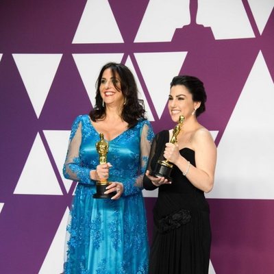 Las ganadoras del Oscar a mejor documental corto posan con sus Oscars 