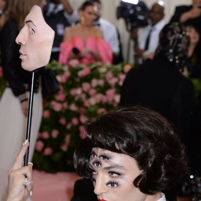 Ezra Miller en la Gala del Met 2019