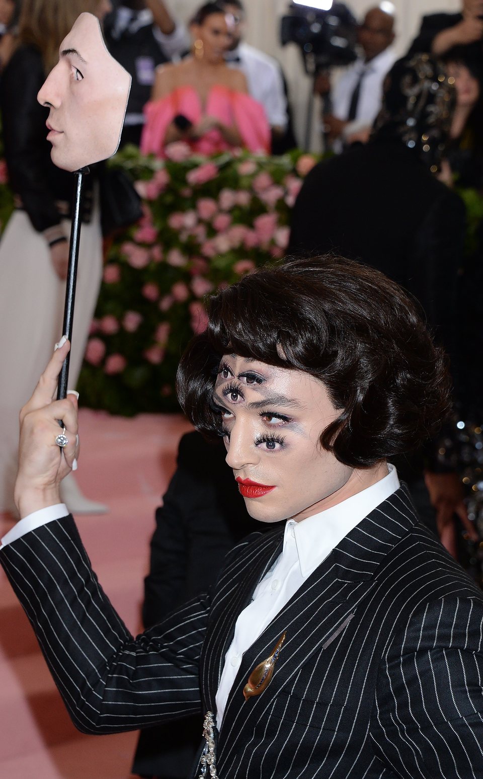 Ezra Miller en la Gala del Met 2019