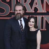 Winona Ryder y David Harbour en la premiere de la tercera temporada de 'Stranger Things'