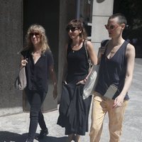 Nathalie Seseña, Malena Alterio y Laura Pamplona acuden al tanatorio por la muerte de Eduardo Gómez