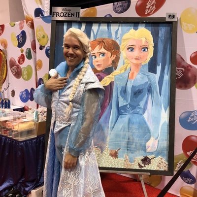 Fan disfrazado de Elsa, de 'Frozen: El reino del hielo'