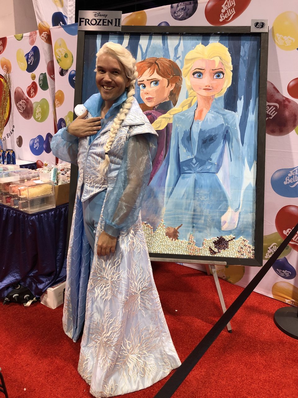 Fan disfrazado de Elsa, de 'Frozen: Una aventura congelada'