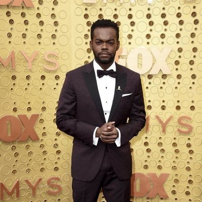 William Jackson Harper en la alfombra roja de los Emmy 2019