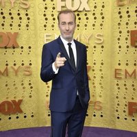 Bob Odenkirk en la alfombra roja de los premios Emmy 2019