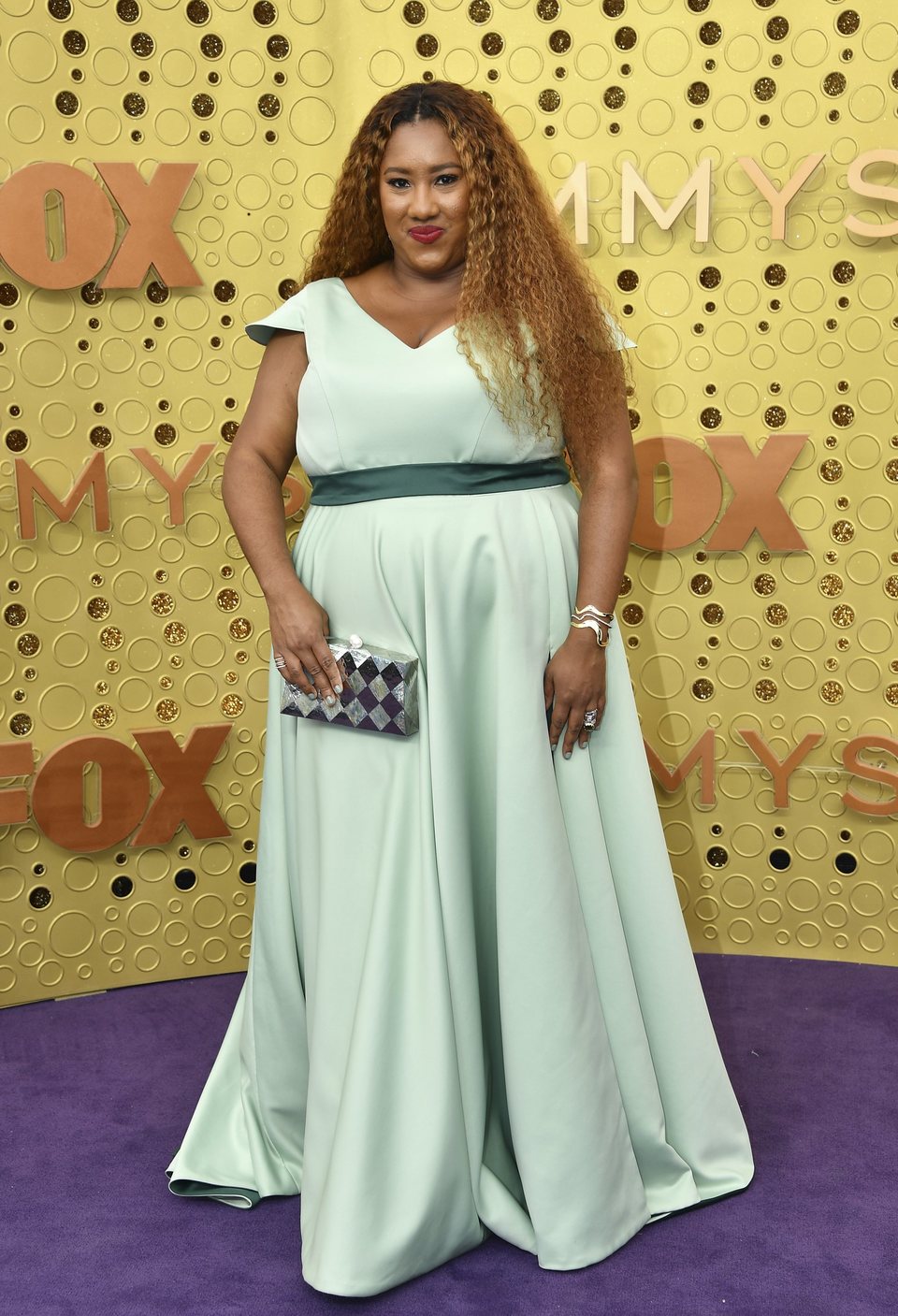 Ashley Nicole Black en la alfombra roja de los premios Emmy 2019